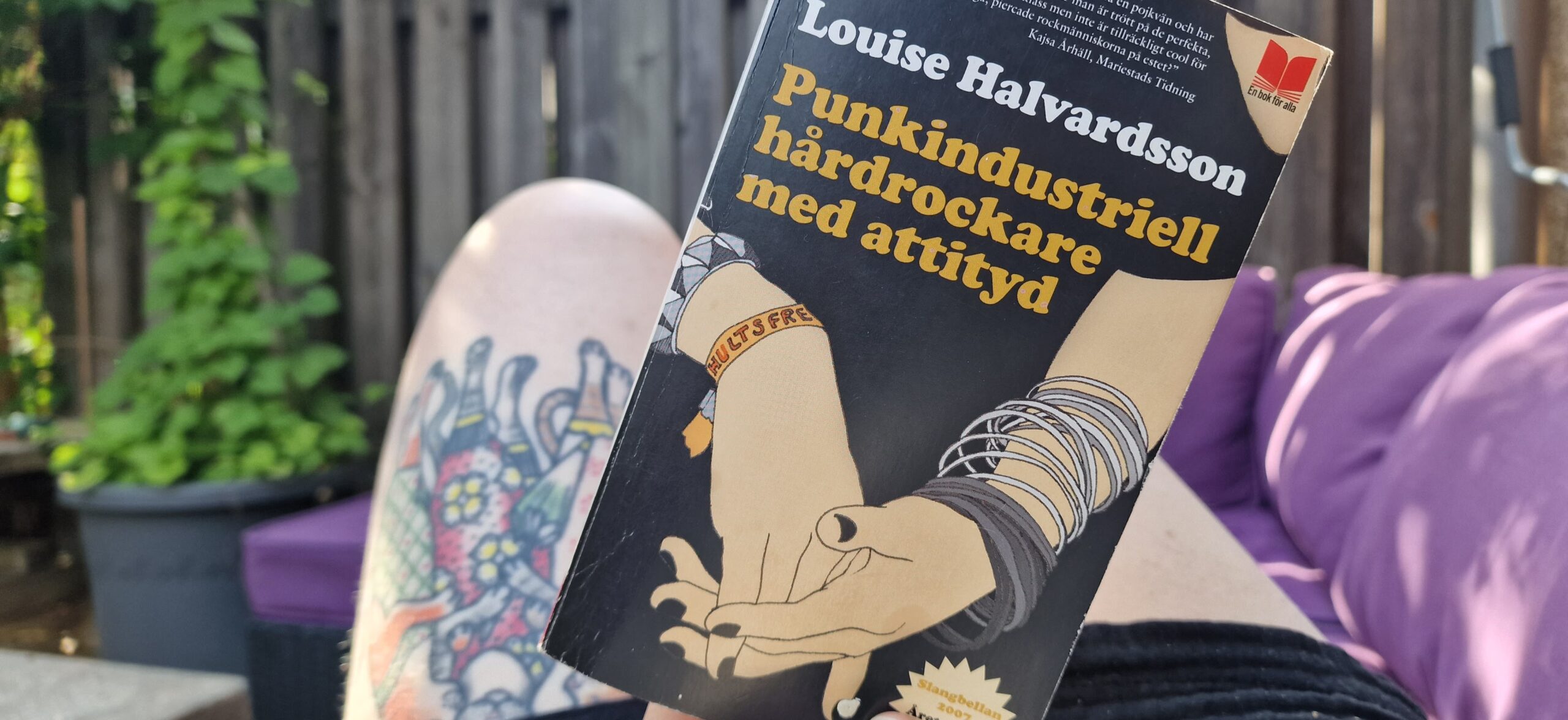 Recension: Punkindustriell hårdrockare med attityd av Louise Halvardsson