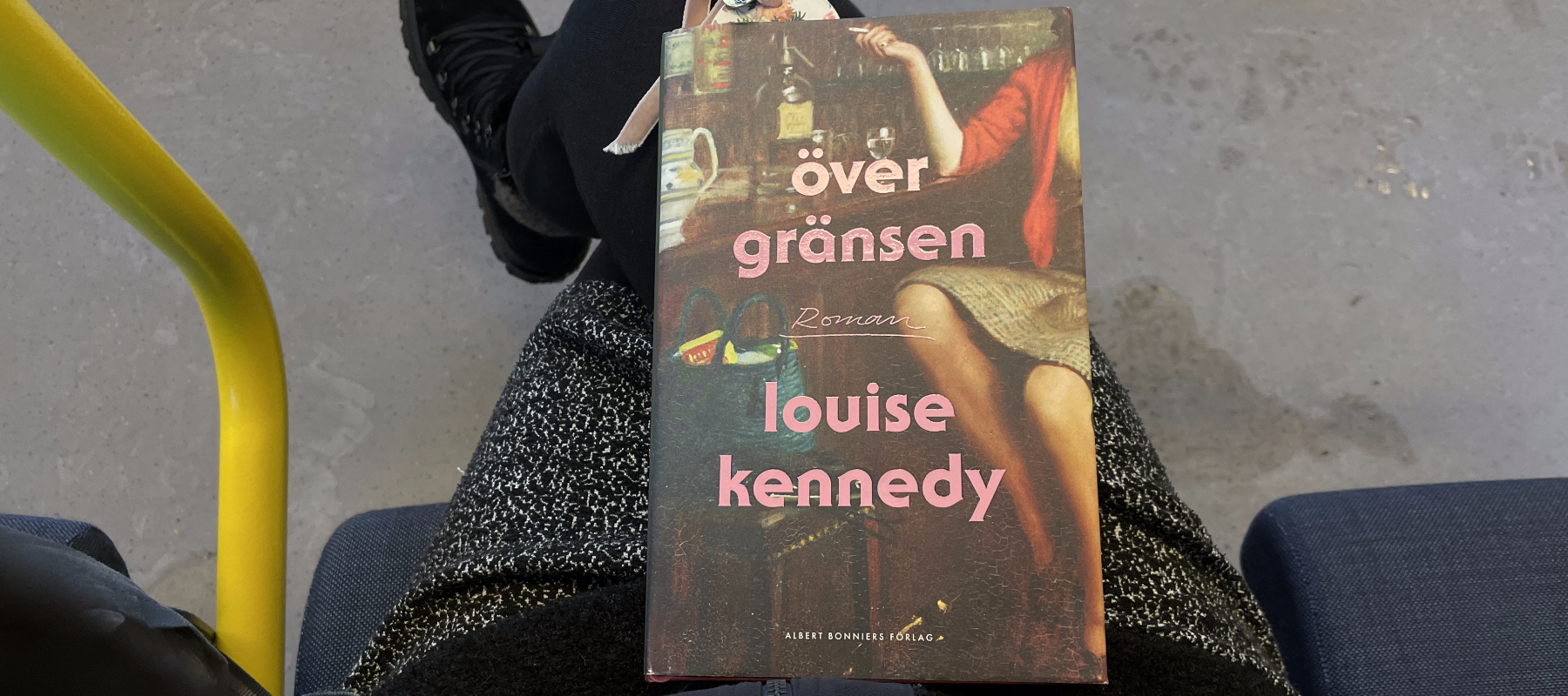 Recension av "Över gränsen", en historisk roman av Louise Kennedy